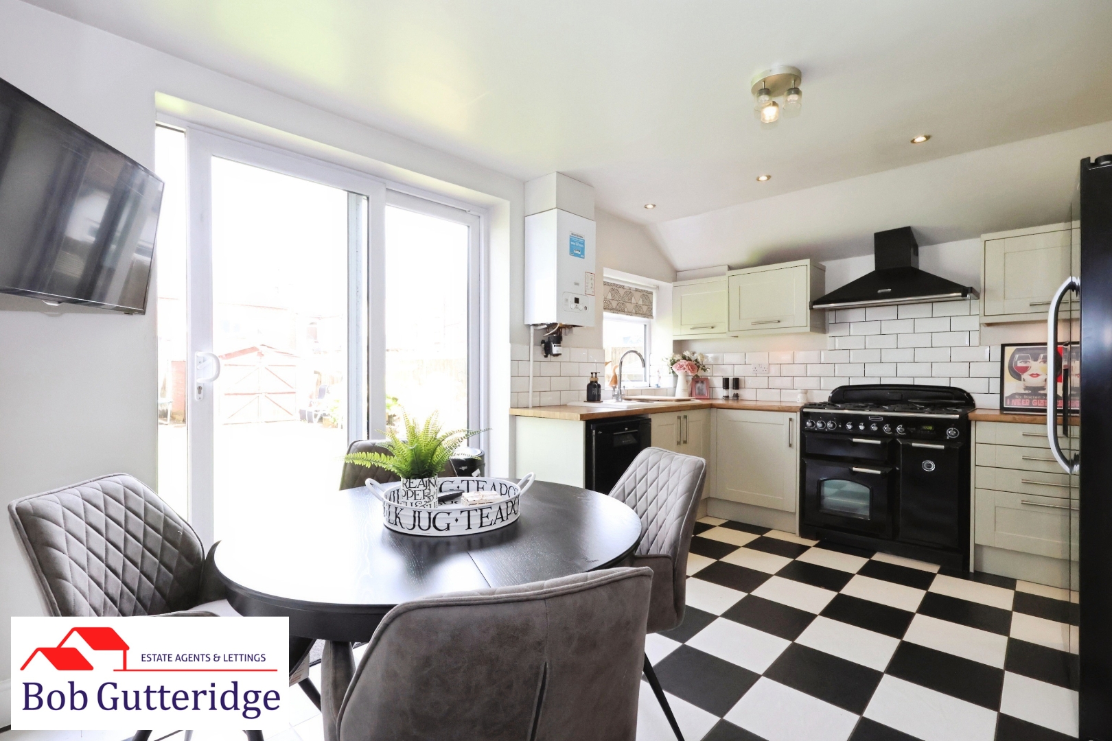 FITTED KITCHEN / DINING ROOM